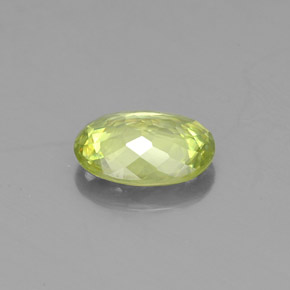 Esfena verde natural de 0,81 ct, corte óvalo, VS