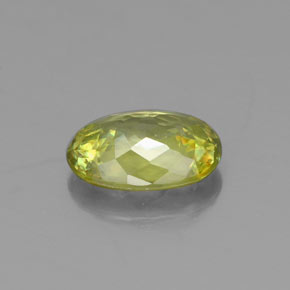 Esfena verde natural de 0,85 ct, corte óvalo, VS