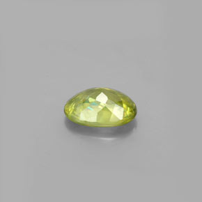 Esfena verde natural de 0,85 ct, corte óvalo, VS-SI