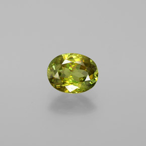 Esfena Verde dorado natural de 1.39 ct, Corte Óvalo, VS