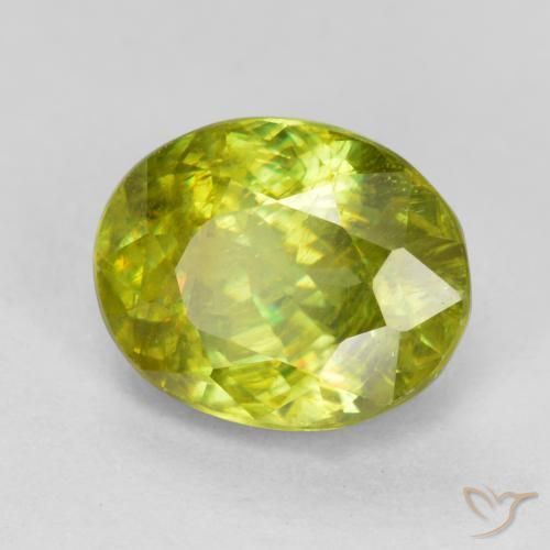 esfena Amarillo  verdoso natural de 1.74 ct, Ovalada, SI