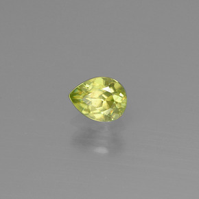 Esfena verde natural de 0,42 ct, en forma de pera, VS