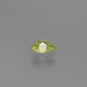 Esfena verde natural de 0,42 ct, en forma de pera, VS