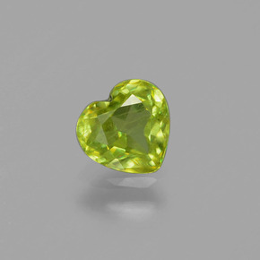 Esfena Verde dorado natural de 0.59 ct, Forma de corazón, VS-SI