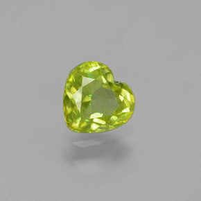 Esfena Verde dorado natural de 0.59 ct, Forma de corazón, VS-SI