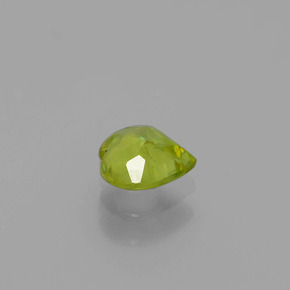 Esfena Verde dorado natural de 0.59 ct, Forma de corazón, VS-SI