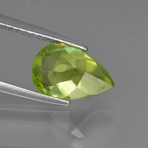 Esfena Verde claro natural de 2.07 ct, En forma de pera, SI