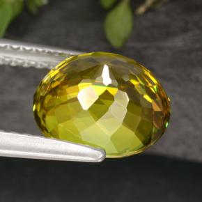 Esfena Dorado verdoso natural de 3.35 ct, Corte Óvalo, VVS-VS