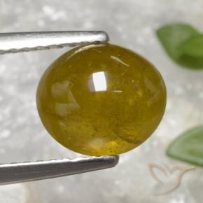 esfena Amarillo medio natural de 3.20 ct, Ovalada, Translúcido