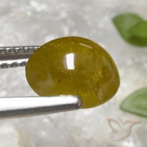 esfena Amarillo medio natural de 3.20 ct, Ovalada, Translúcido