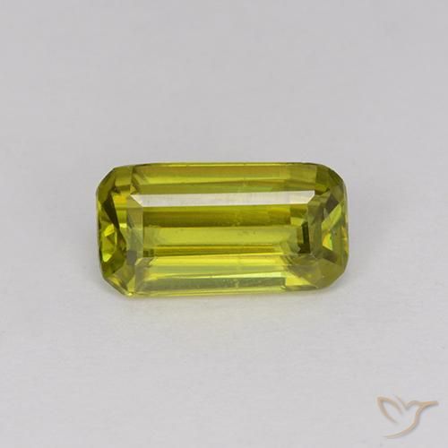 esfena Verde cálido natural de 0.87 ct, Corte Octágono / Esmeralda, VS