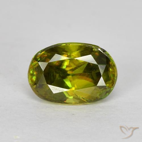 0.73ct Natural Verde bosque esfena, Ovalada, VS