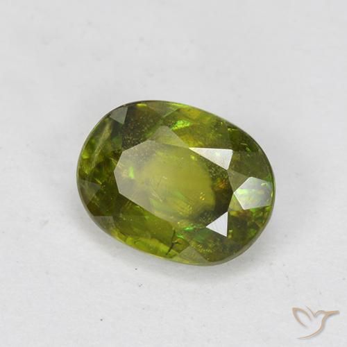 esfena Verde terroso cálido natural de 0.83 ct, Ovalada, VS-SI