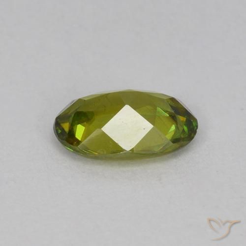 esfena Verde terroso cálido natural de 0.60 ct, Ovalada, VVS-VS