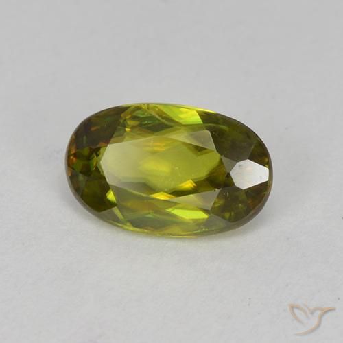 esfena Verde oscuro medio natural de 0.74 ct, Ovalada, VVS-VS