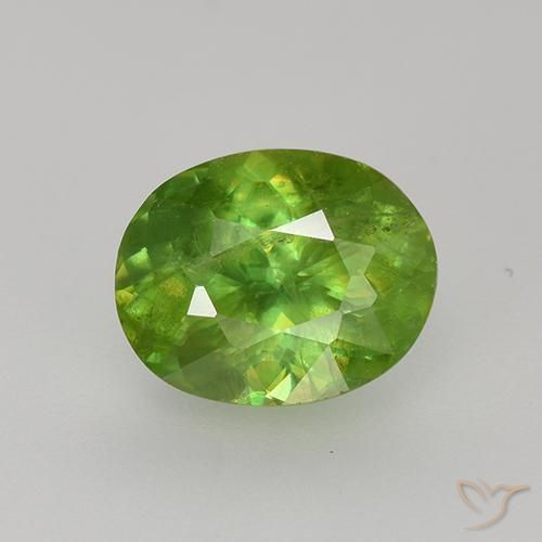 Esfena Verde medio natural de 1.36 ct, Corte Óvalo, VS-SI