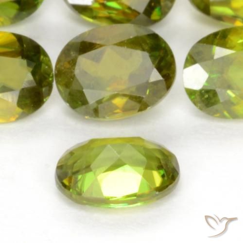 esfena Verde bosque cálido natural de 0.45 ct, Ovalada, VS-SI