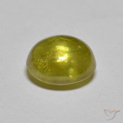 esfena Verde terroso cálido natural de 2.52 ct, Ovalada, Transparente