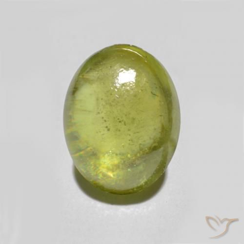 esfena Verde terroso claro natural de 2.07 ct, Ovalada, Translúcido