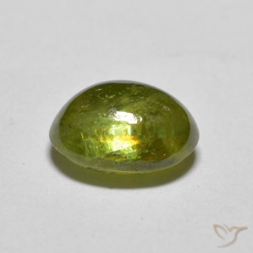 esfena Verde terroso claro natural de 2.07 ct, Ovalada, Translúcido