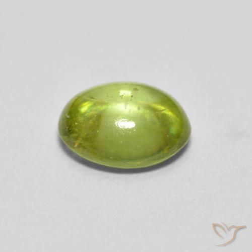 esfena Verde bosque cálido natural de 1.17 ct, Ovalada, Transparente