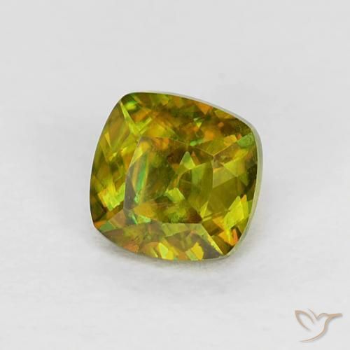 0.34ct Natural Verde medio esfena, Forma Cojín, VS