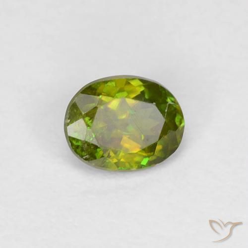 esfena Medium Dark-Green natural de 0.35 ct, Ovalada, VS