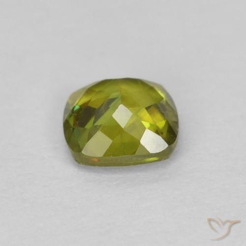 esfena Verde medio natural de 0.48 ct, Forma Cojín, VVS-VS