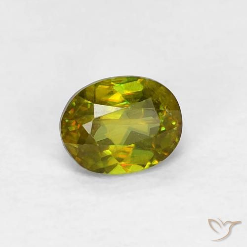 esfena Verde medio natural de 0.37 ct, Ovalada, VVS-VS