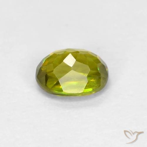 esfena Verde medio natural de 0.37 ct, Ovalada, VVS-VS