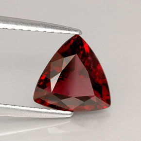Espinela  natural de 1,86 ct, trillón, VS