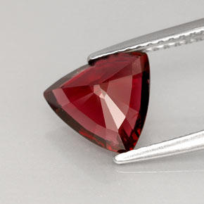 Espinela  natural de 1,86 ct, trillón, VS