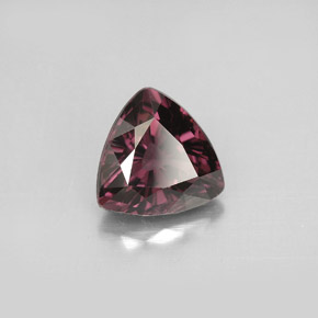 Espinela  natural de 2,46 ct, trillón, VS-SI