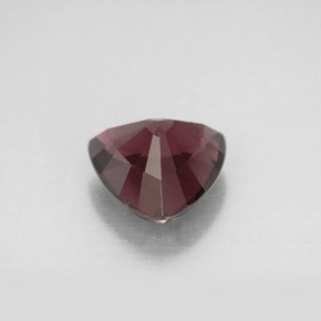 Espinela  natural de 2,46 ct, trillón, VS-SI