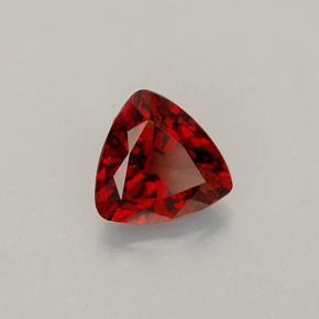 Espinela rojo natural de 0,86 ct, trillón, VS