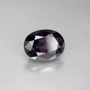 Espinela  natural de 2,61 ct, corte óvalo, VVS-VS
