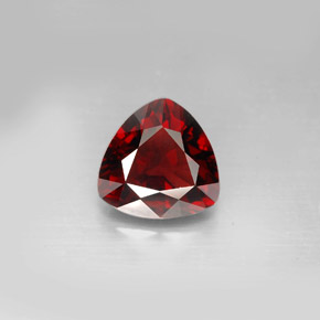 Espinela  natural de 2,29 ct, trillón, VS