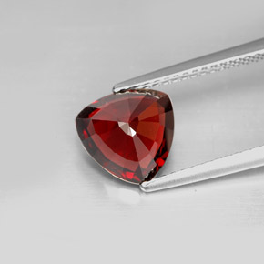 Espinela  natural de 2,29 ct, trillón, VS