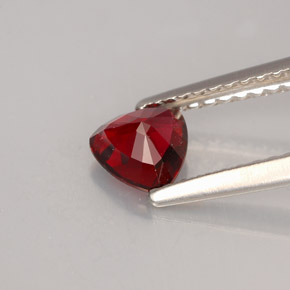 Espinela  natural de 0,60 ct, trillón, VVS-VS