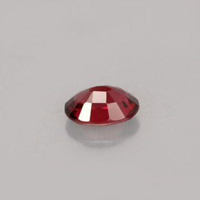 Espinela  natural de 0,76 ct, corte óvalo, VS