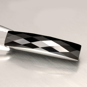 Espinela negro natural de 4,28 ct, baguette, opaco