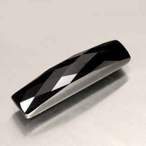 Espinela negro natural de 4,28 ct, baguette, opaco