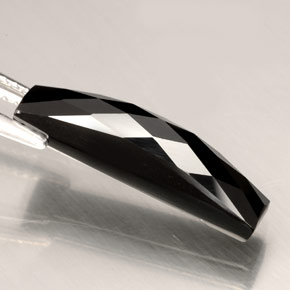 Espinela negro natural de 4,28 ct, baguette, opaco