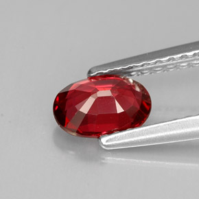 Espinela rojo natural de 0,68 ct, corte óvalo, VS