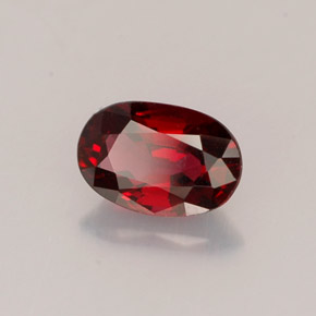 Espinela  natural de 0,64 ct, corte óvalo, VVS-VS
