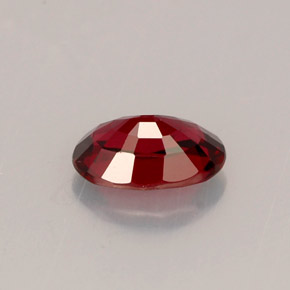 Espinela  natural de 0,64 ct, corte óvalo, VVS-VS