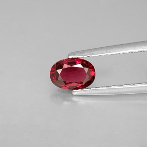 Espinela rojo natural de 0,70 ct, corte óvalo, VS