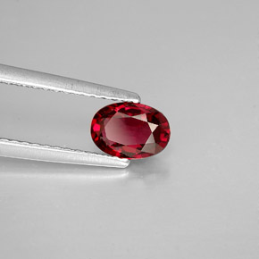 Espinela rojo natural de 0,70 ct, corte óvalo, VS