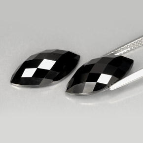 Gemas de espinela negro natural de  ct, marquesa, opaco