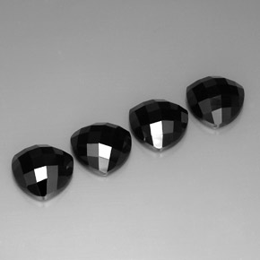 Gemas de espinela negro natural de  ct, trillón, opaco